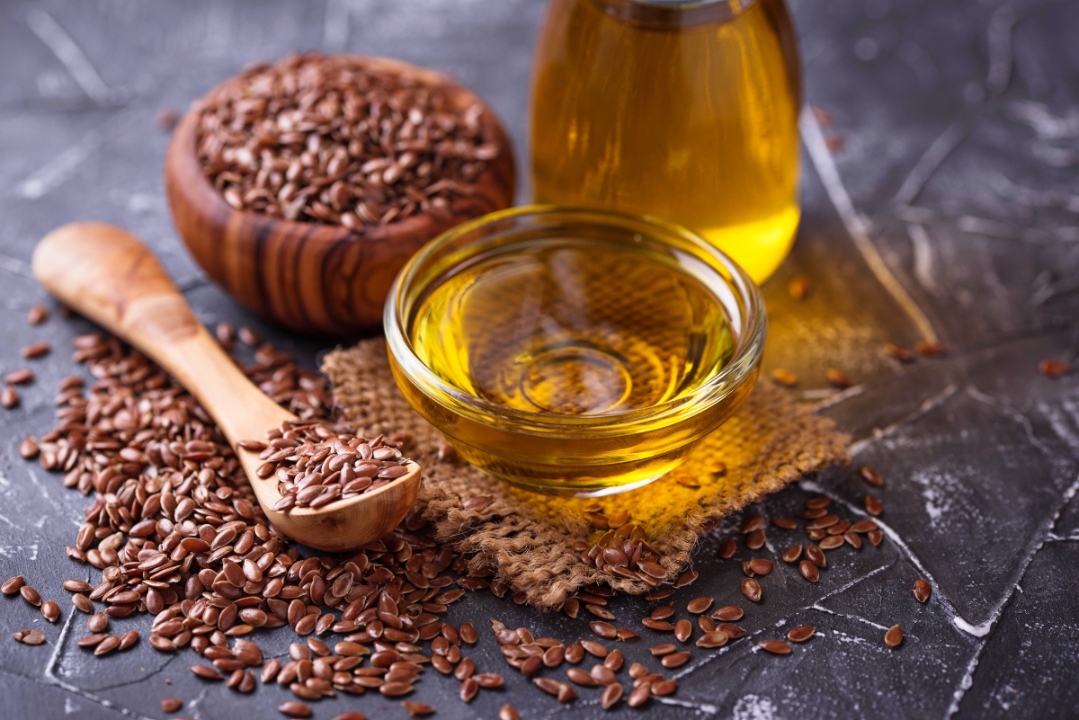 oli vegetali: benefici dell'olio di semi di lino per la pelle