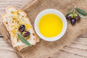 Tumore del colon retto: l’olio extravergine di oliva aiuta a prevenirlo
