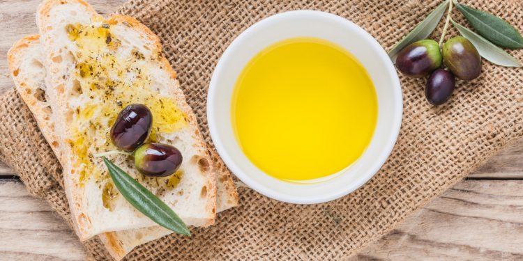 Tumore del colon retto: l'olio extravergine di oliva aiuta a prevenirlo