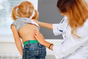 Scoliosi: cos’è, classificazioni, cause, sintomi e cura