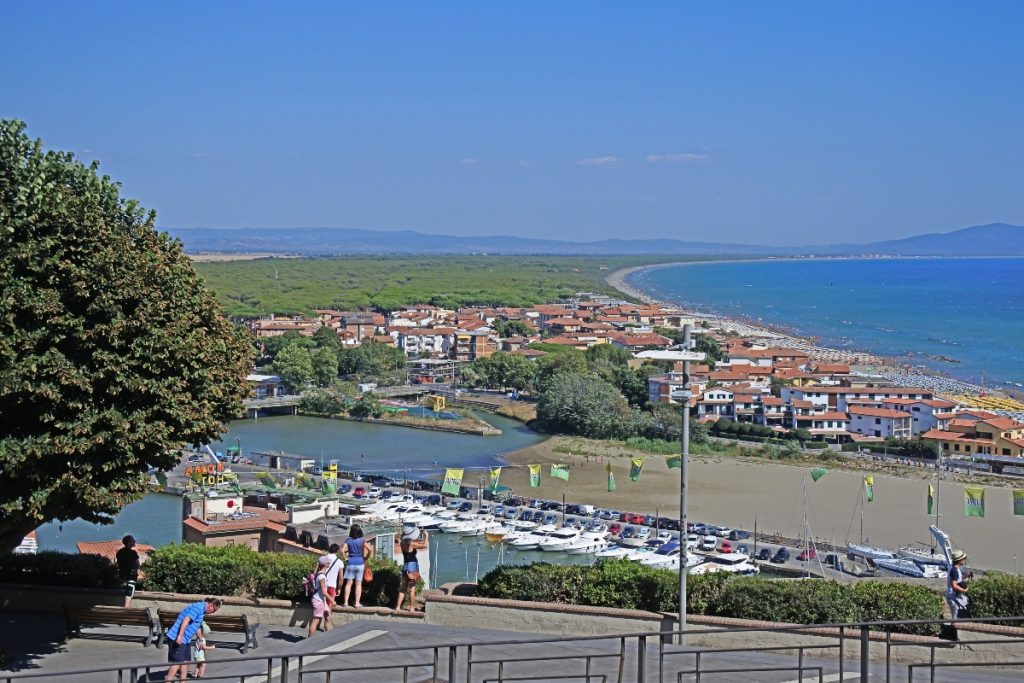 Castiglione porto turistico e pineta