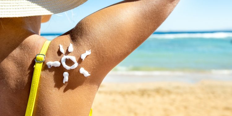 abbronzatura sicura: consigli, solari e cibi per proteggere la tua pelle
