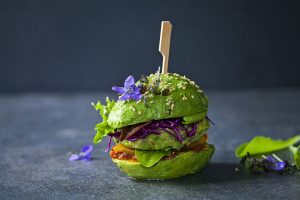 Si scatena la guerra dei burger vegetali: tutta colpa del nome
