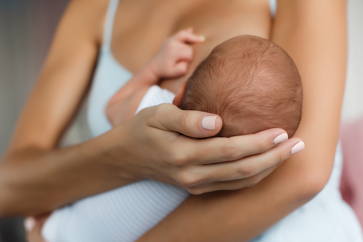 citomegalovirus: come avviene il contagio tra madre e bambino