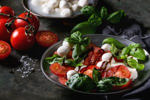 Mozzarella: come si produce, calorie e migliori ricette