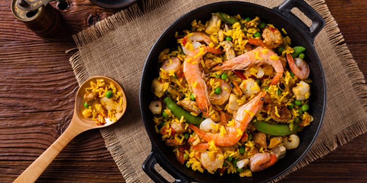 Paella: storia, origini, varianti e ricette da provare