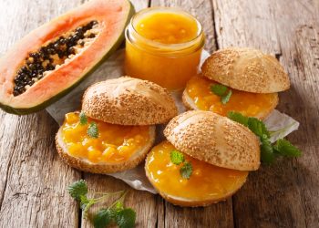 papaya: calorie, benefici, valori nutrizionali e usi in bellezza e in cucina