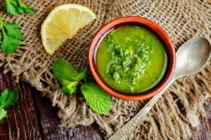 Un condimento da provare quest’estate? La salsa alla menta!