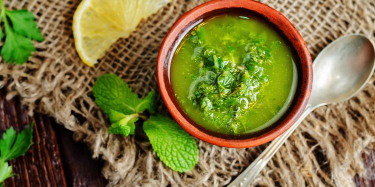 Pesto alla menta: il condimento fresco da provare quest’estate