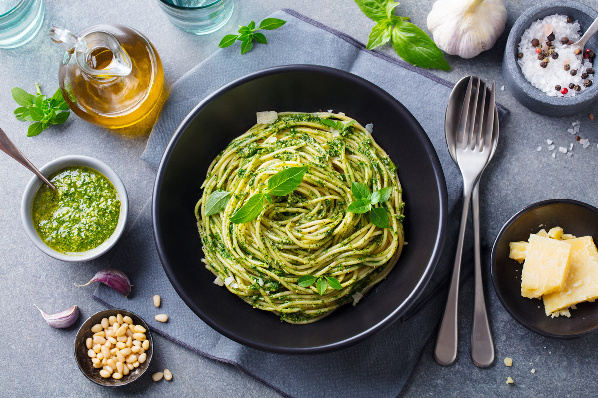 Il pesto, la ricetta tradizionale e 4 varianti da provare | Melarossa