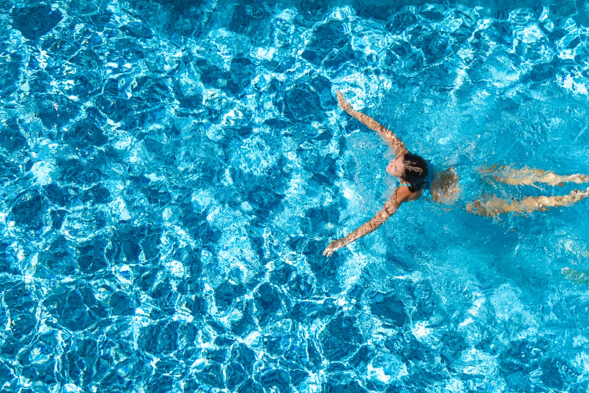 errori da evitare nel nuoto: riscaldati prima di nuotare