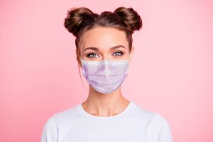 Truccarsi con la mascherina: 7 consigli  per un trucco a lunga durata
