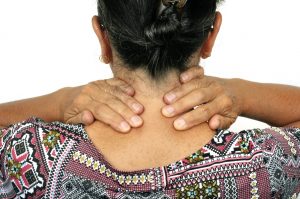 Artrosi cervicale: cos’è, cause, fattori di rischio, sintomi e cura