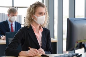 Coronavirus: perchè le donne sono meno colpite