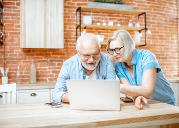 alimentazione over 65: dieta, cibi e fabbisogno calorico per fare il pieno di energia