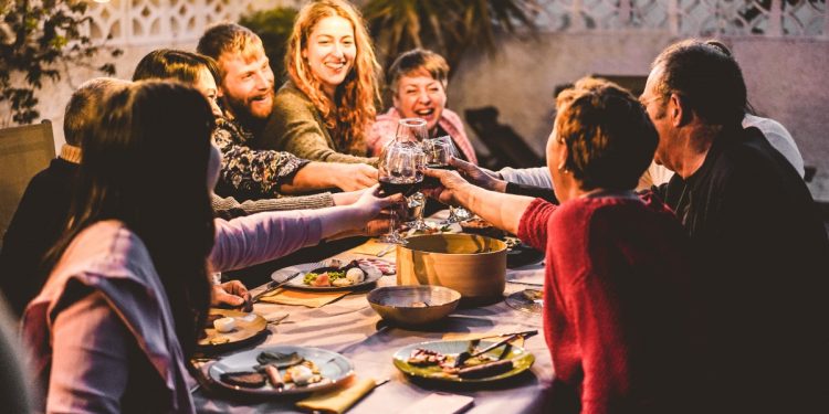 dieta e vita sociale: come gestire rapporto con amici e parenti