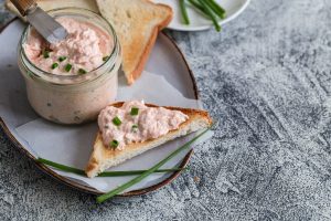 Paté di salmone affumicato: la ricetta facile senza burro