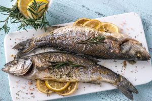 Spigola: una ricetta per gustarla e fare il pieno di proteine e minerali