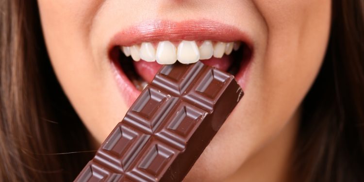 cioccolato fondente fa bene all'umore e alla salute