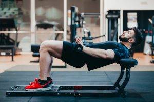 Hip thrust : cos’è, tecnica, benefici e il challenge di 30 giorni per avere dei glutei bombati