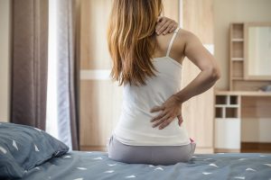 Dormire con il mal di schiena: come riposare senza dolore