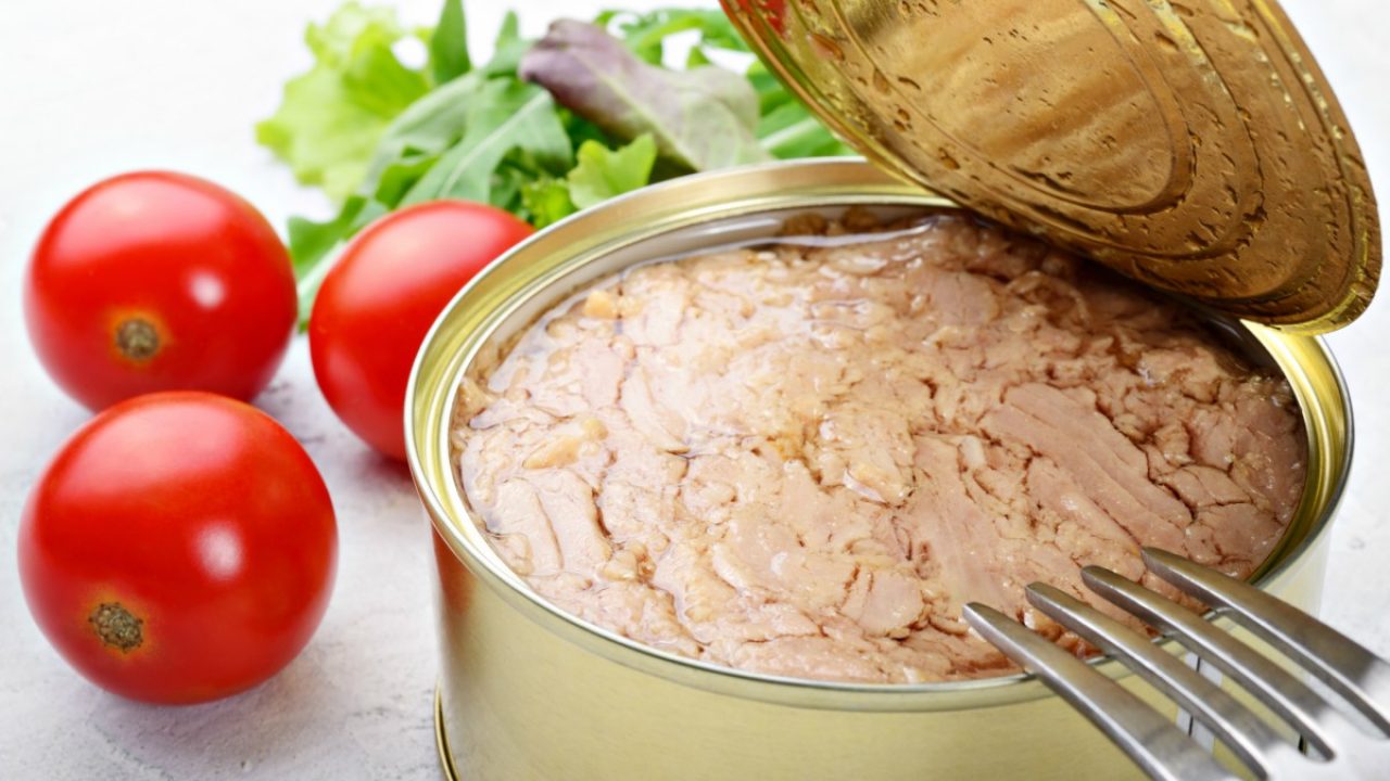 L'olio del tonno in scatola? Non buttarlo, contiene vitamina D e omega 3