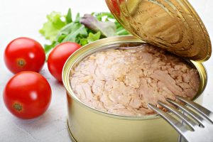 L’olio del tonno in scatola? Non buttarlo, contiene vitamina D e omega 3