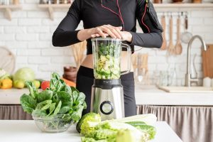 Preparare uno smoothie in casa: consigli e benefici e le migliori ricette per fare il pieno di vitamine