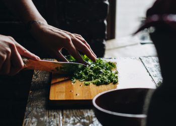 prezzemolo: valori nutrizionali, proprietà,benefici, controindicazioni