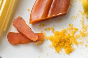 Nutrizione 7 Bottarga: cos’è, benefici, valori nutrizionali e usi in cucina