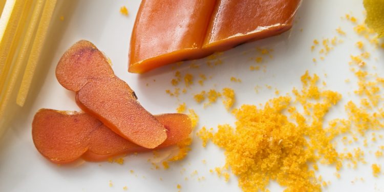 bottarga: cos'è, guida all'acquisto, valori nutrizionali, benefici e usi in cucina