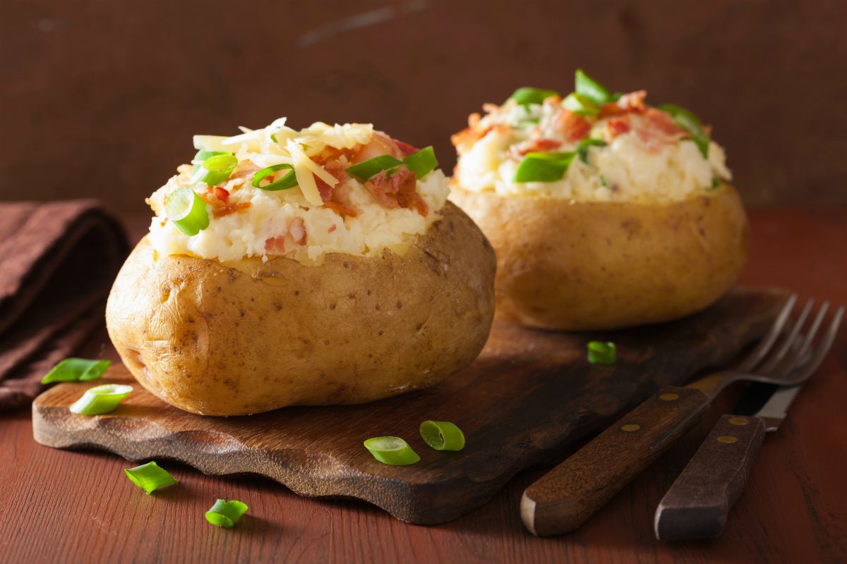 patate ripiene al forno intere