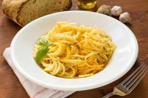 Spaghetti alla bottarga: la ricetta di un primo piatto che sa di mare