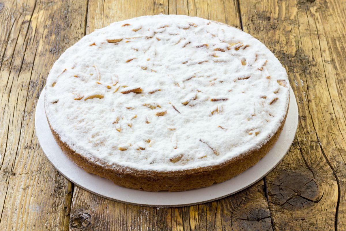 Torta della nonna con pinoli