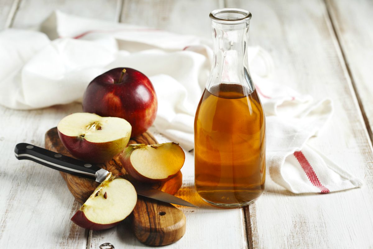 Aceto di mele: cos'è, proprietà, usi, benefici e la ricette per