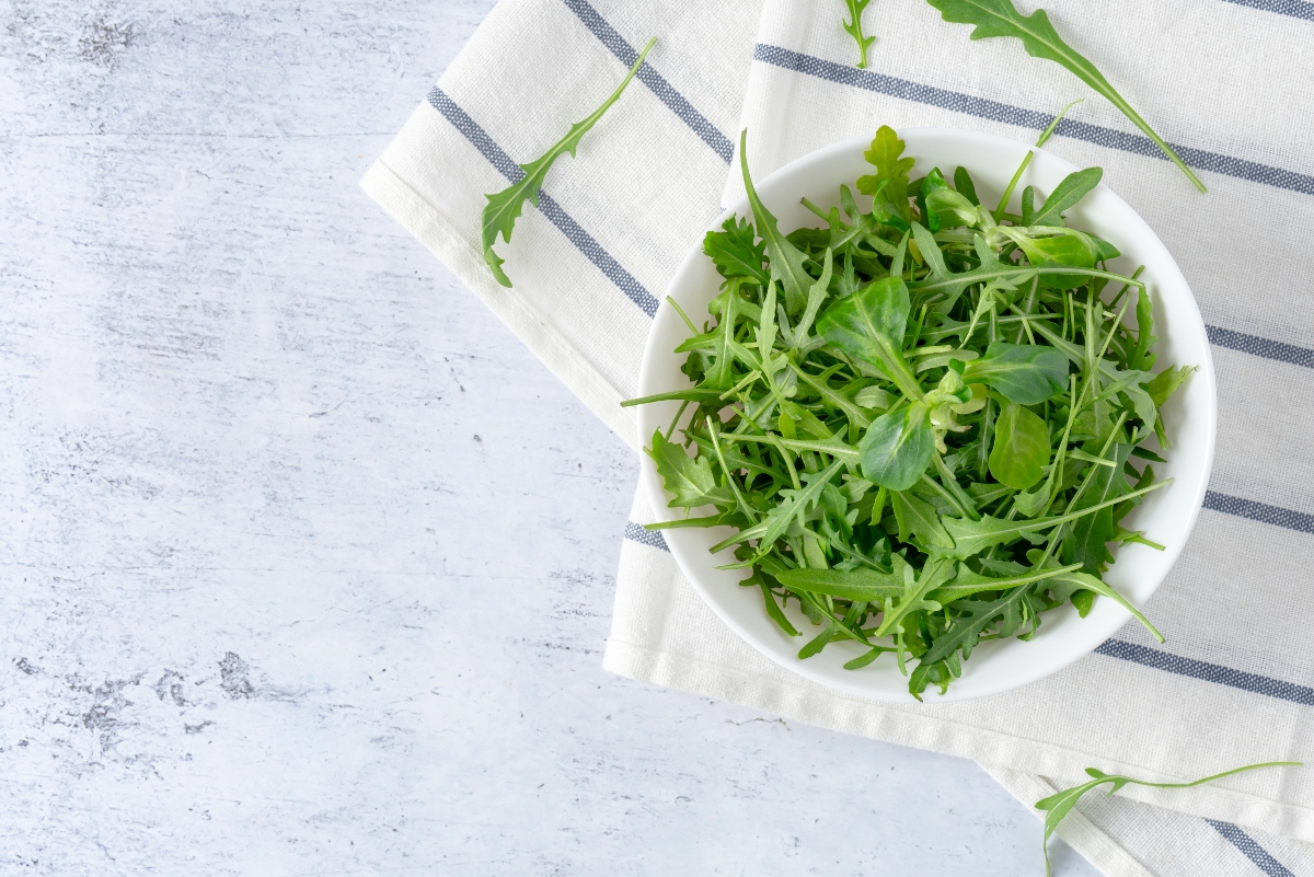 alimenti ricchi di ferro: rucola