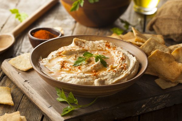 Hummus di ceci fatto in casa: ricetta facile e cremosa