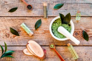 Tea tree oil:  cos’è, proprietà e benefici, usi e controindicazioni