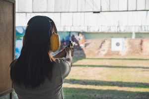 Tiro a segno: cos’è, pratica e gare, stili e armi, benefici e controindicazioni