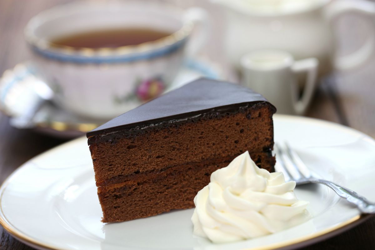 torta sacher con panna