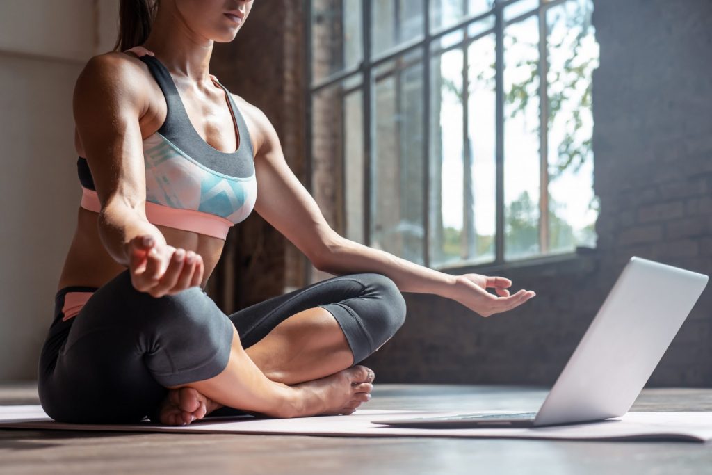 allenamento yoga a casa