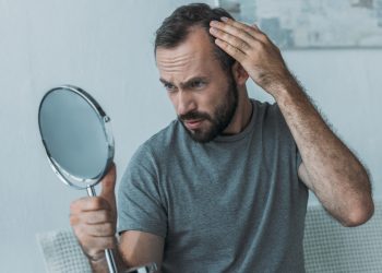 cibi, rimedi e casco laser contro la caduta dei capelli