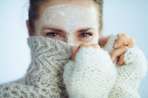 Pelle secca: cause, sintomi, come curarla, rimedi e come prevenire