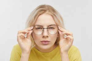Perché la vista peggiora? Le cattive abitudini per la salute degli occhi