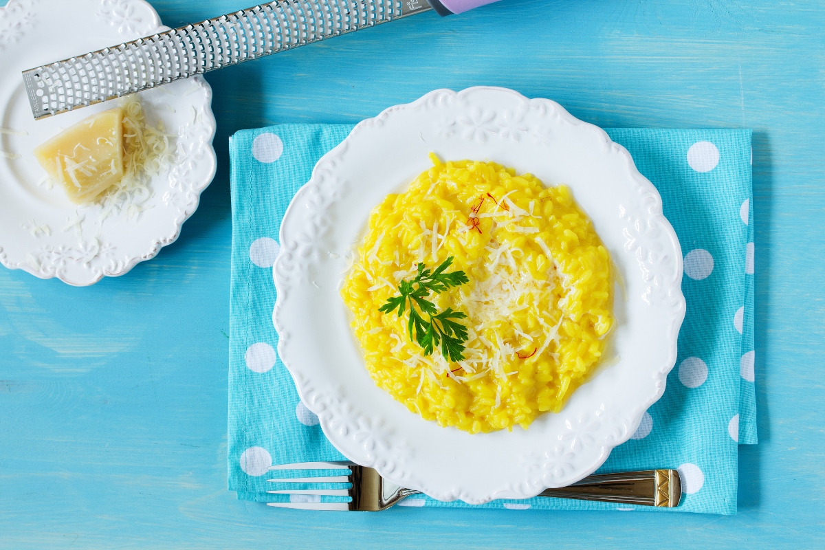 Risotto allo zafferano con foglia d'oro