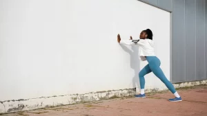 Stretching polpacci: benefici e i migliori esercizi per prevenire infortuni