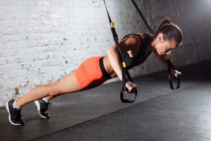 TRX: che cos’è, benefici, muscoli coinvolti e il programma di allenamento