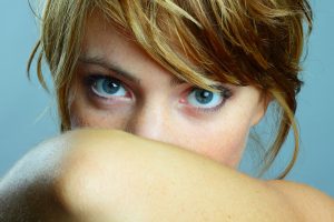 Alitosi: cos’è, possibili cause, sintomi, tipi, cosa fare e rimedi