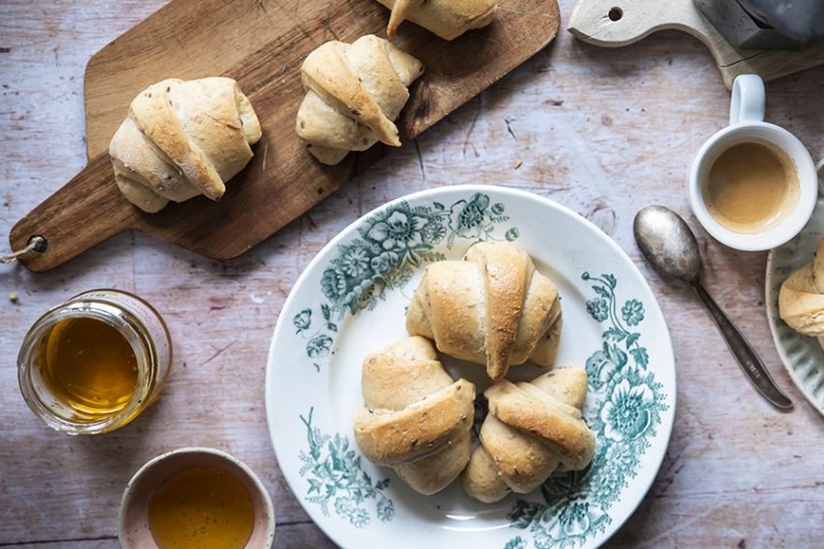 Cornetti fatti in casa: ricetta e varianti di un cult della colazione-  Melarossa