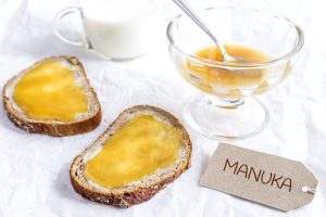 Miele di Manuka: cos’è, perché è diverso, proprietà e benefici per la salute, come consumarlo
